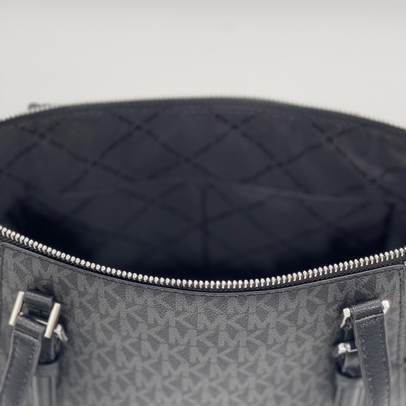 Michael Kors Charlotte Bag & Double Zip Wa… - Picture 9 of 11